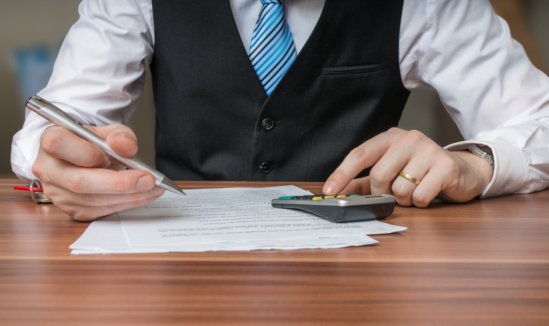 Surse: Bugetul pentru anul 2026 va include TVA-ul obișnuit de 21% și 11% pentru sectorul HoReCa / Se menține scutirea de 300 lei pentru salariul minim