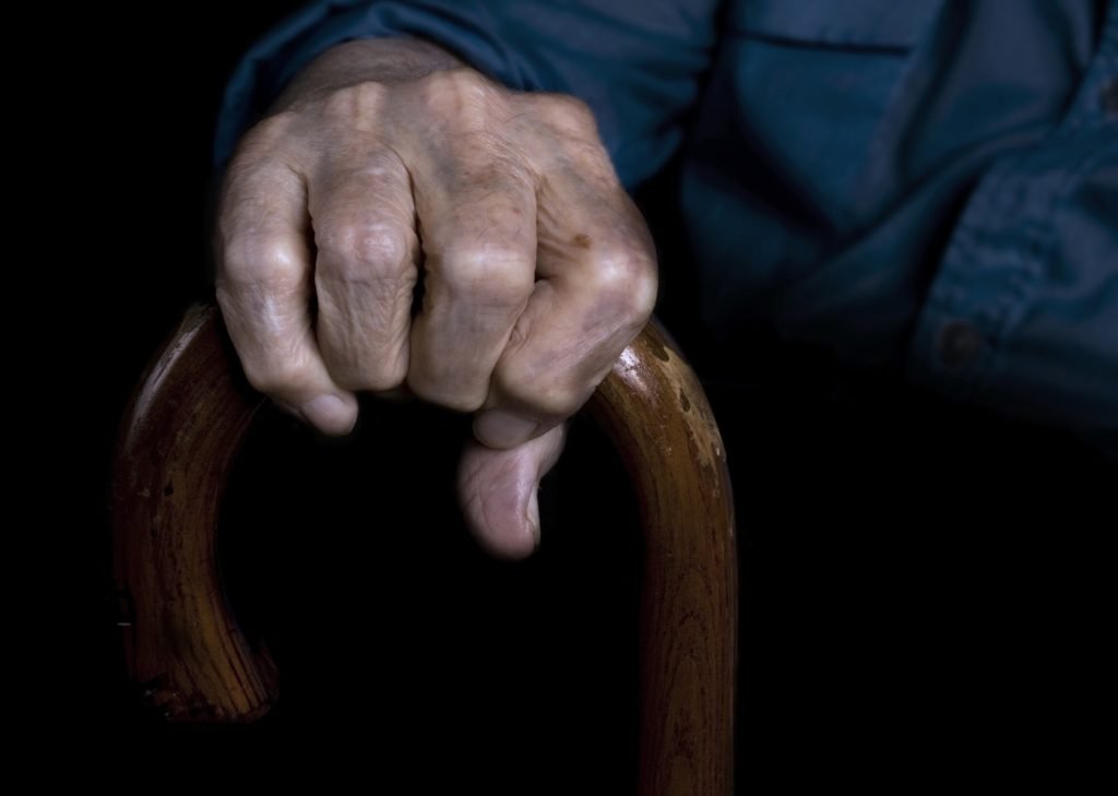 Autoritățile au închis un centru pentru seniori din Mogoșoaia din cauza condițiilor necorespunzătoare, relocând 54 de persoane în vârstă