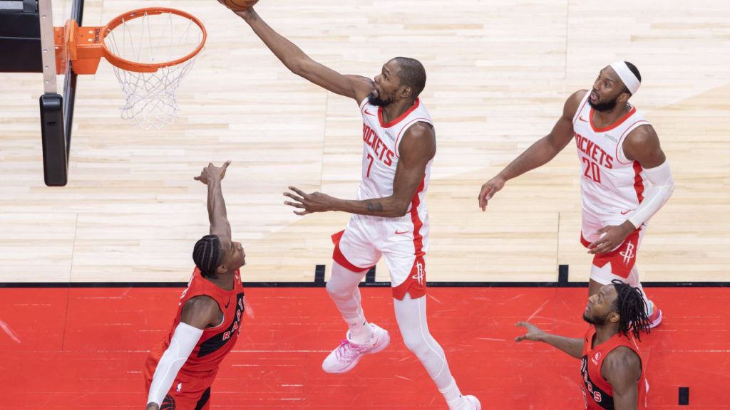 [ad_1] Echipa Houston Rockets a obținut o victorie în deplasare, învingând formația Denver Nuggets cu 115-101, într-un meci din Liga profesionistă nord-americană de baschet (NBA), desfășurat sâmbătă seara