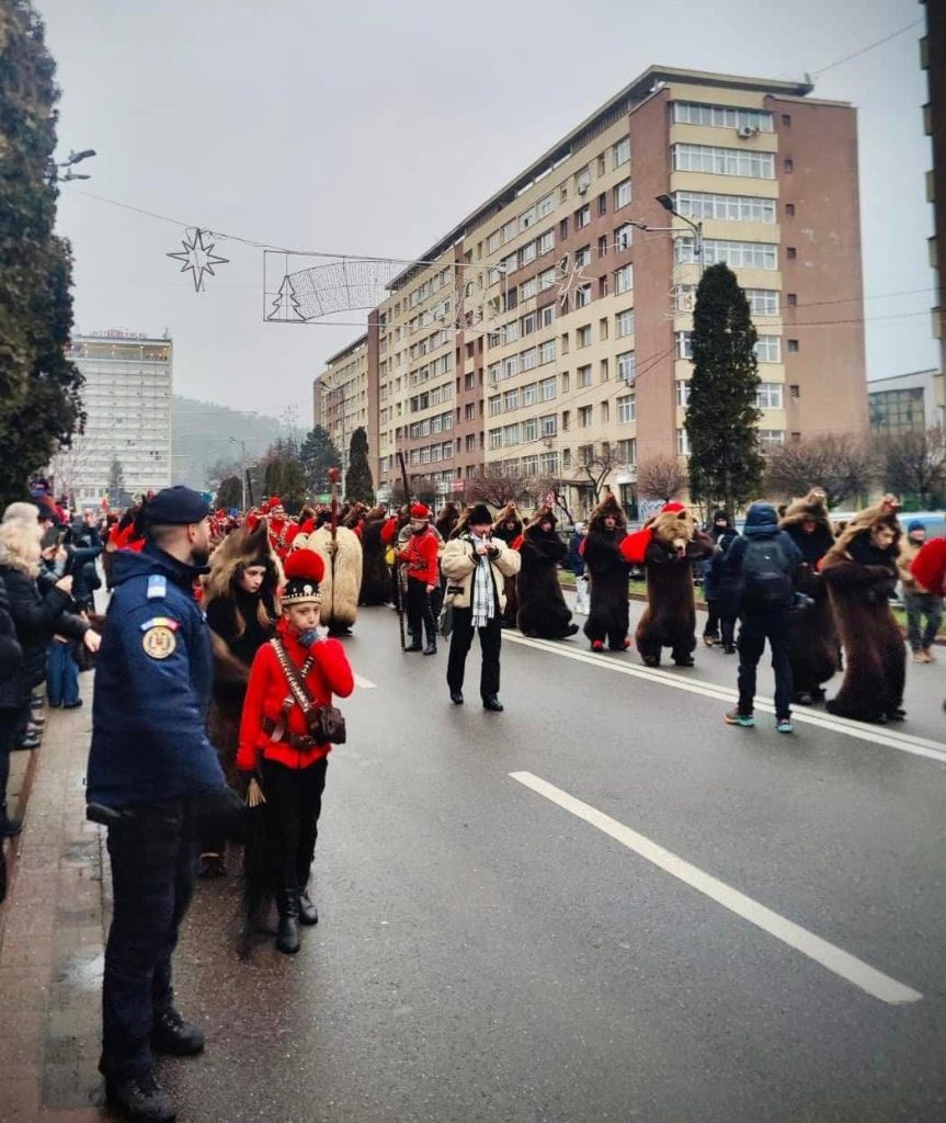 Zeci de mii de participanți sunt prevăzuți pentru duminică la Festivalul de Datini și Obiceiuri „Steaua sus răsare” de la Piatra Neamț, fiind anunțate măsuri speciale de ordine