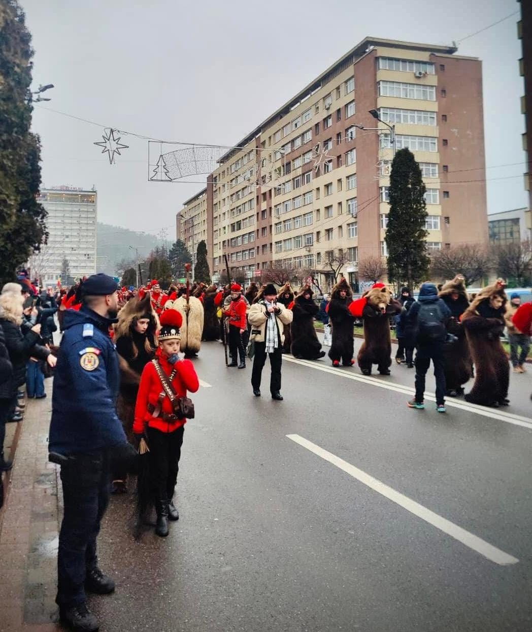Zeci de mii de participanți sunt prevăzuți pentru duminică la Festivalul de Datini și Obiceiuri „Steaua sus răsare” de la Piatra Neamț, fiind anunțate măsuri speciale de ordine
