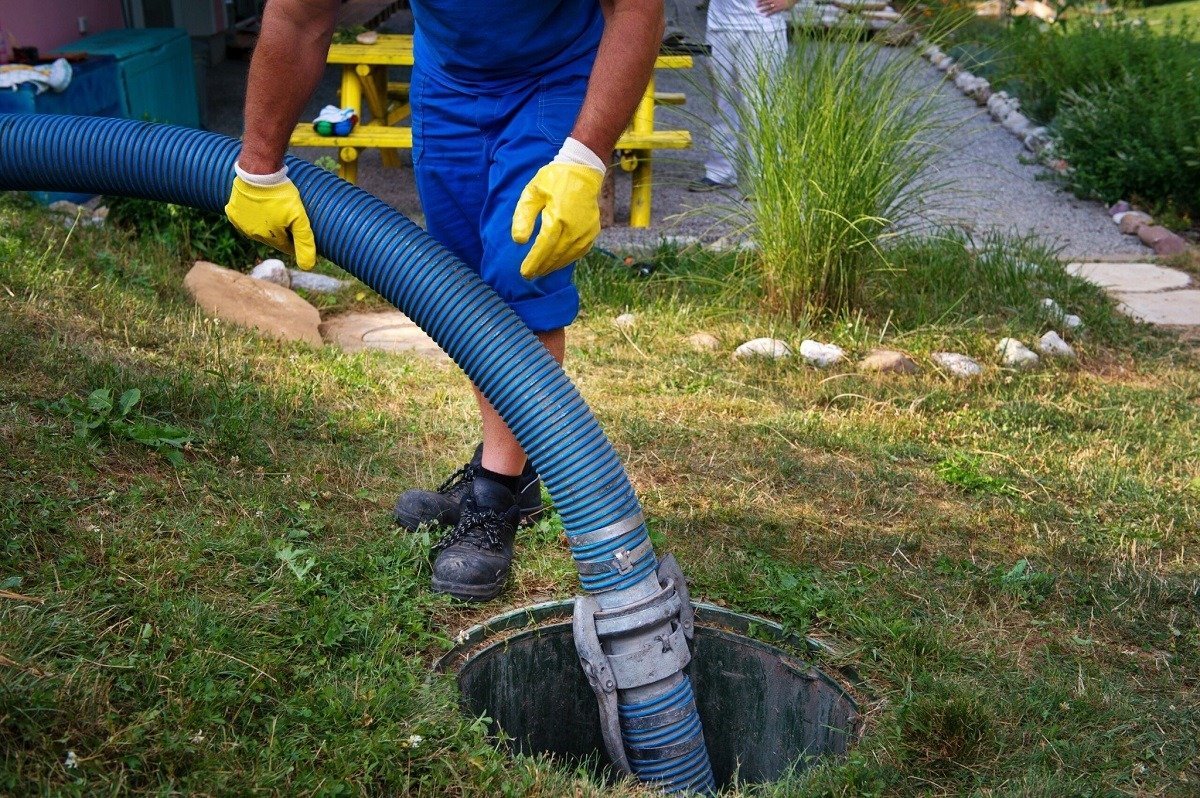 Un „fatberg” de 100 de tone, format din grăsimi, uleiuri și șervețele umede, descoperit în sistemul de canalizare din estul Londrei, va necesita cheltuieli de zeci de milioane de lire pentru curățare și reparații