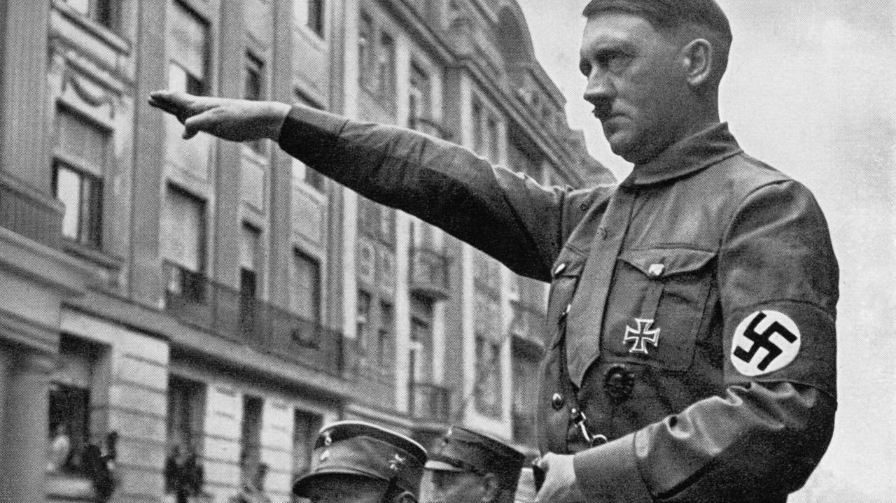 [ad_1] Vicepreședintele Federației de fotbal din Berlin a propus interzicerea unui număr de pe tricouri din cauza conexiunilor cu Adolf Hitler