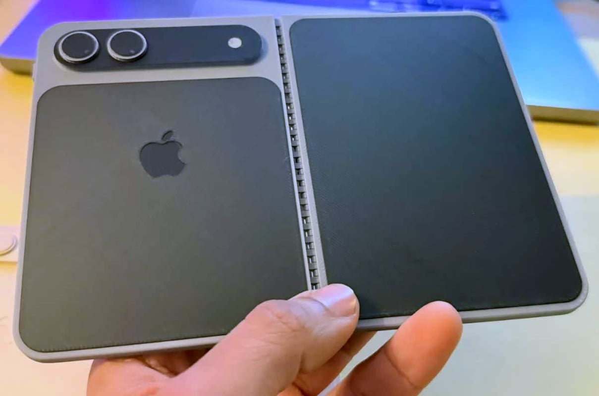 [ad_1] După luni de speculații și zvonuri, imaginea unui posibil first iPhone pliabil a fost ilustrată recent prin randări 3D publicate de leakerul Jon Prosser