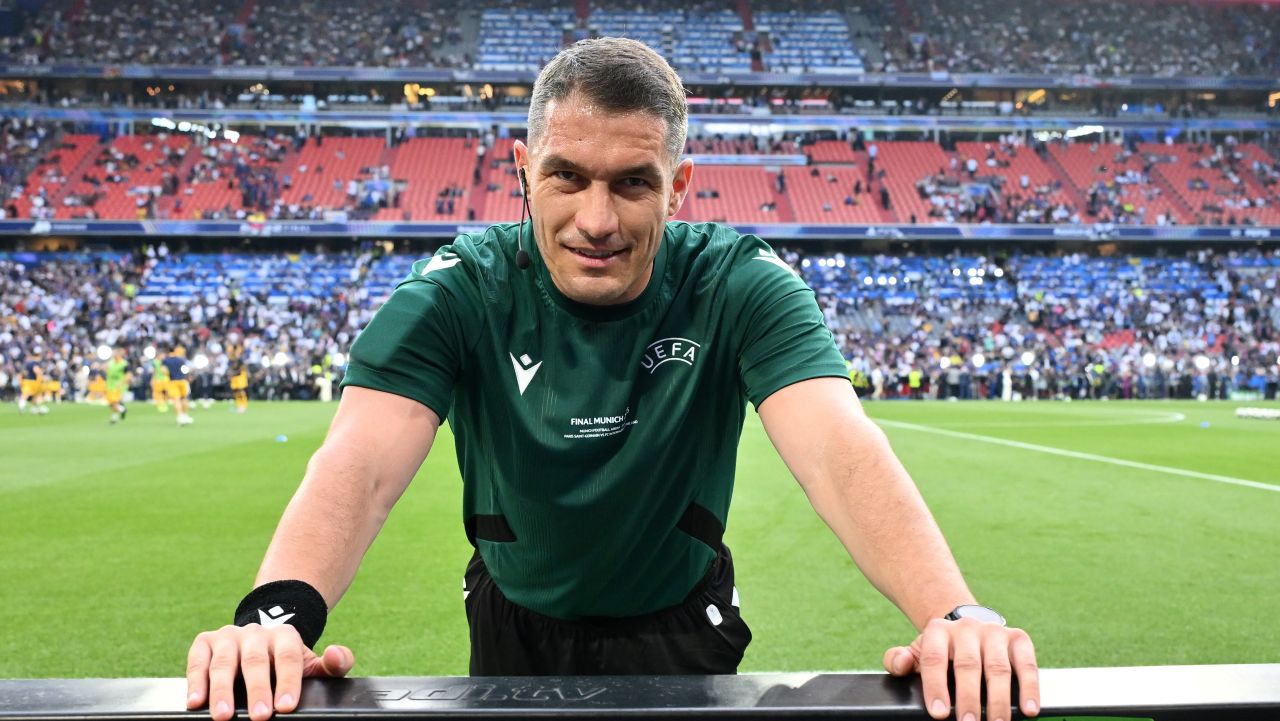 FIFA a aprobat lista pentru 2026! Descoperă cei 11 arbitri români care vor oficia în Europa și marii nume care s-au retras.