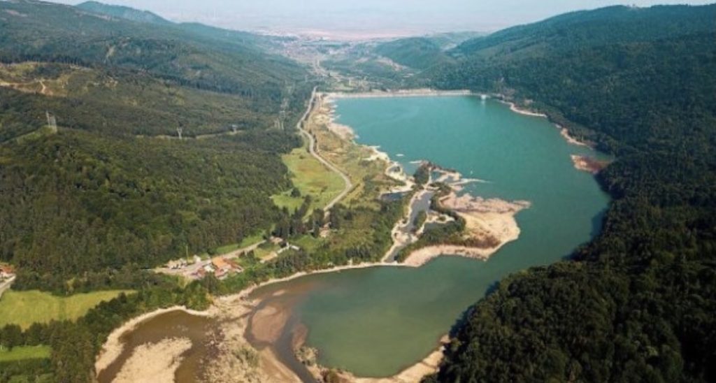 Brașovul rămâne fără probleme de apă, chiar dacă lacul Tărlung a scăzut la 60% din capacitate / Apa din Brașov: 46 de foraje de mare adâncime, dintre care 22 au fost curățate în acest an
