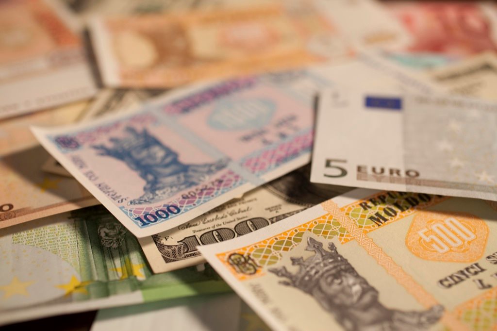 Guvernul din Republica Moldova crește salariul minim și alocația unică pentru naștere începând cu anul 2026