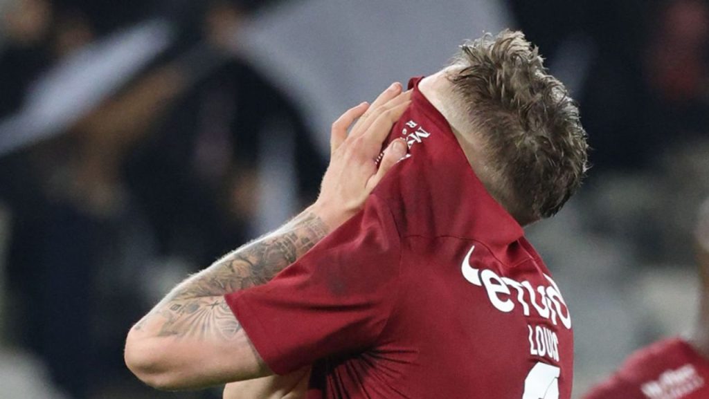 Louis Munteanu rămâne în dificultate! Penalizarea pe care o va suporta după ce a purtat tricoul FCSB.