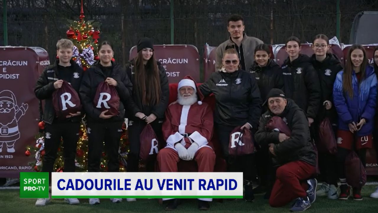Moș Crăciun s-a întâlnit cu tinerii de la Rapid! Cristi Ignat a făcut o dorință împreună cu cei mici.