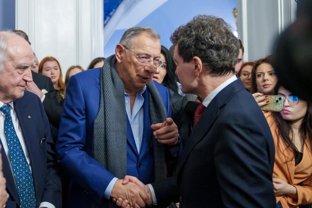 Nicușor Dan a discutat la Londra cu Sir George Iacobescu, inginer român ce a contribuit la construcția celebrului centru financiar Canary Wharf