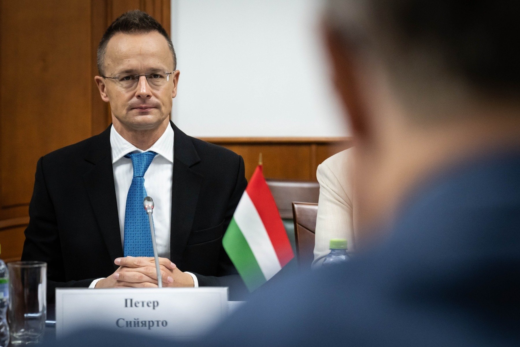 [ad_1] Ministrul ungar al afacerilor externe, Peter Szijjarto, a anunțat că, deși prim-ministrul Viktor Orban și președintele american Donald Trump nu au ajuns la un acord privind o linie de credit de 20 de miliarde de dolari, s-a decis începerea unor discuții pentru stabilirea unui nou tip de cooperare financiară