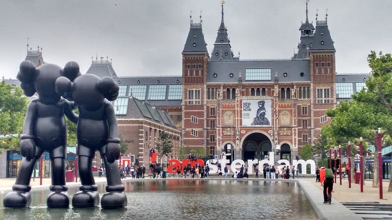 [ad_1] Duminică, poliția din Olanda a anunțat arestarea a 22 de persoane în Amsterdam, după confruntări cu manifestanți care protestau împotriva unui concert susținut de un cântăreț afiliat armatei israeliene într-o sală de spectacole