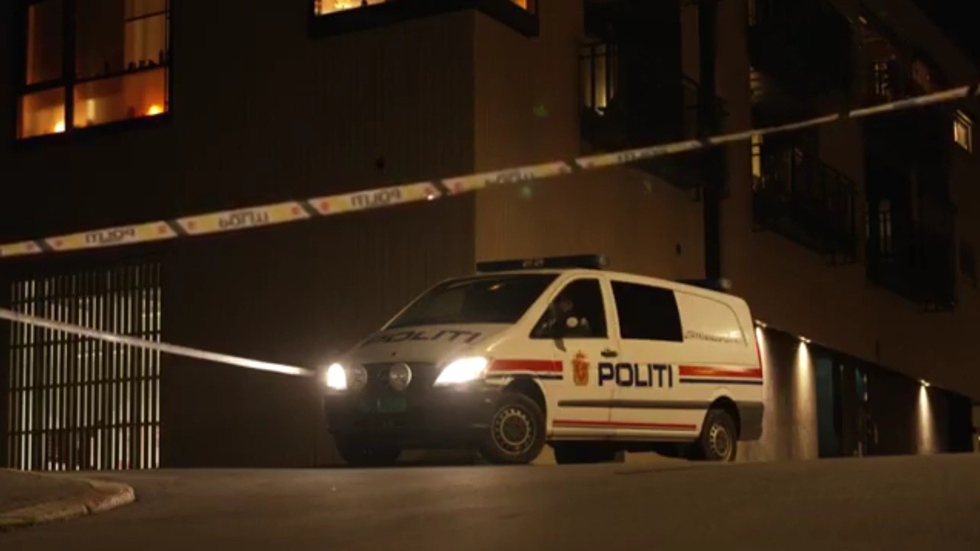 [ad_1] Un tânăr de 19 ani a fost arestat după ce s-au tras focuri de armă într-un centru comercial din centrul capitalei norvegiene, Oslo