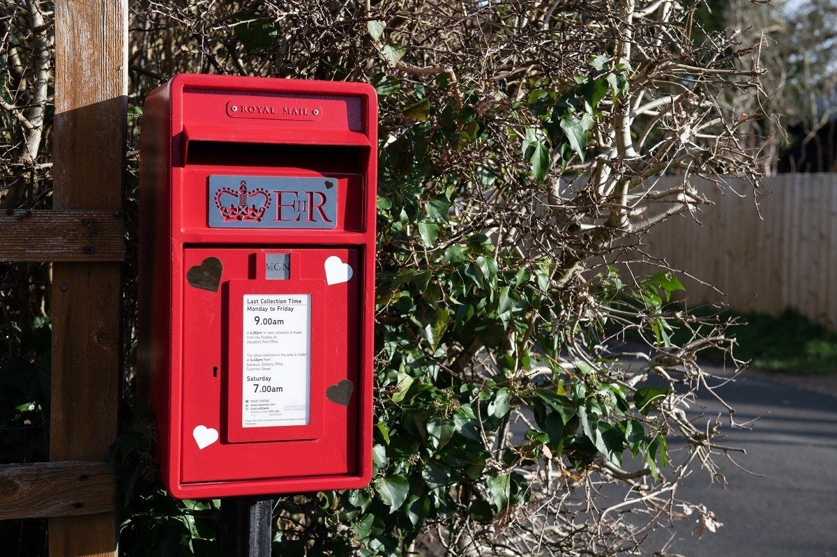 [ad_1] Operatorul danez de servicii poștale, PostNord, care va înceta activitatea de livrare a corespondenței până la sfârșitul anului 2025, a anunțat că intenționează să vândă cutiile poștale care au fost utilizate în Danemarca de 170 de ani