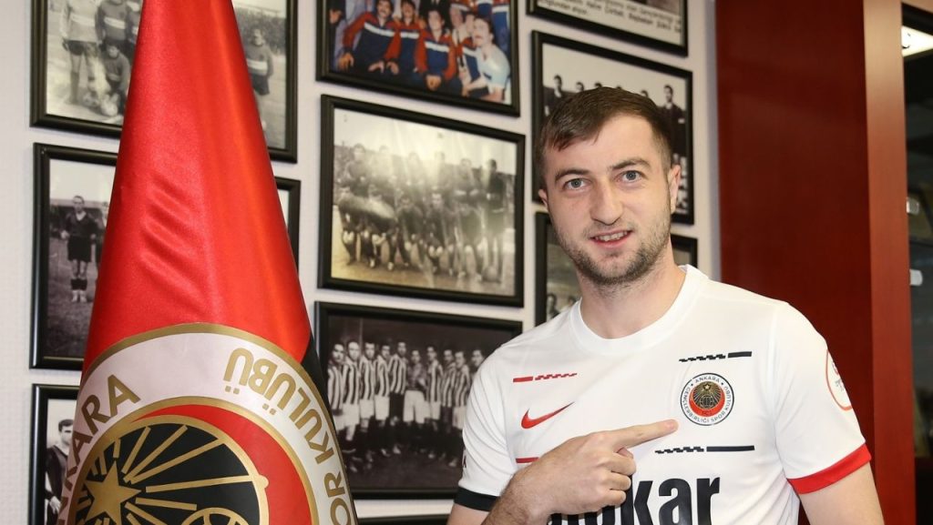 O formație din Superligă își dorește să-l achiziționeze pe Daniel Popa!