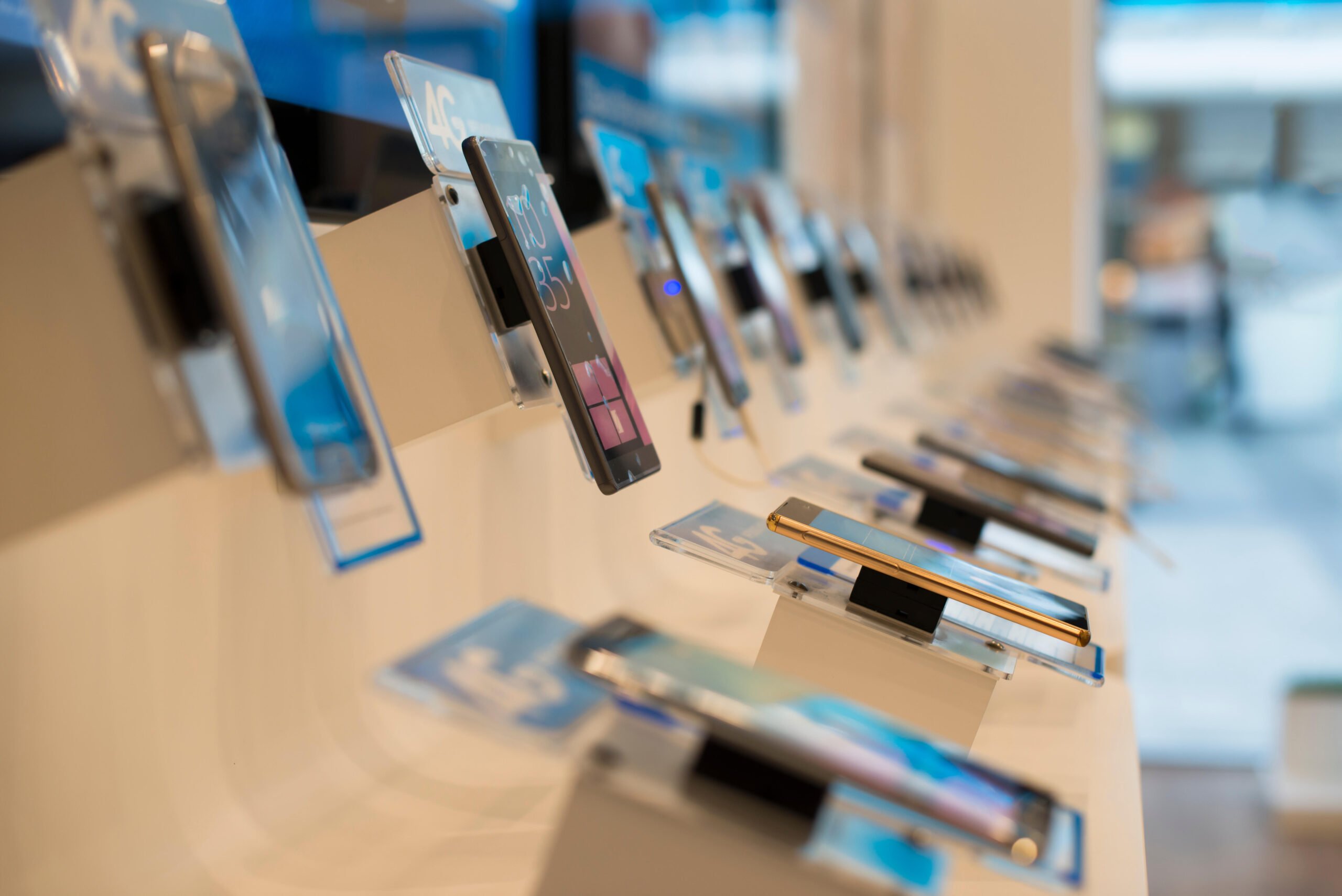 Inspecția Muncii intenționează să achiziționeze 3.500 de laptopuri și telefoane, cu o valoare totală de 11 milioane de lei, și caută dispozitive conforme cu cerințele instituției