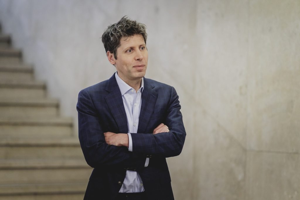 Sam Altman își pune în plan o incursiune în spațiu pentru infrastructura AI, afirmând că freturile de pe Pământ nu mai sunt suficiente Într-un context în care tehnologia și mediul înconjurător sunt din ce în ce mai sensibilizate deloc de okărirea energiei consumate de centrele de date pentru inteligența artificială, CEO-ul OpenAI, Sam Altman, a fost protagonistul unei declarații care ridică semne de întrebare în privința viitorului infrastructurii digitale
