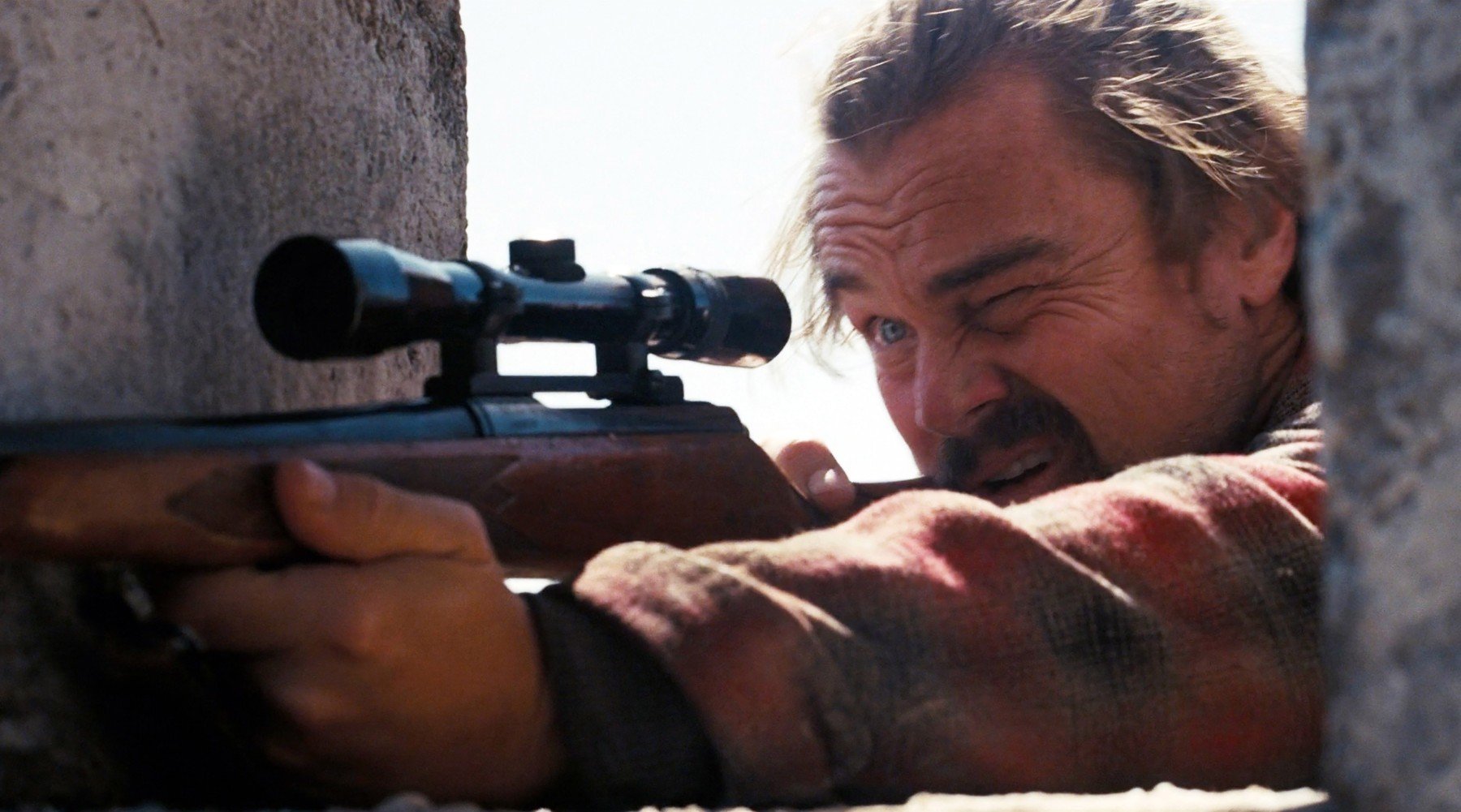 Leonardo DiCaprio, ales „Artistul anului” de revista Time, explică motivele pentru care își acoperă chipul în aparițiile publice