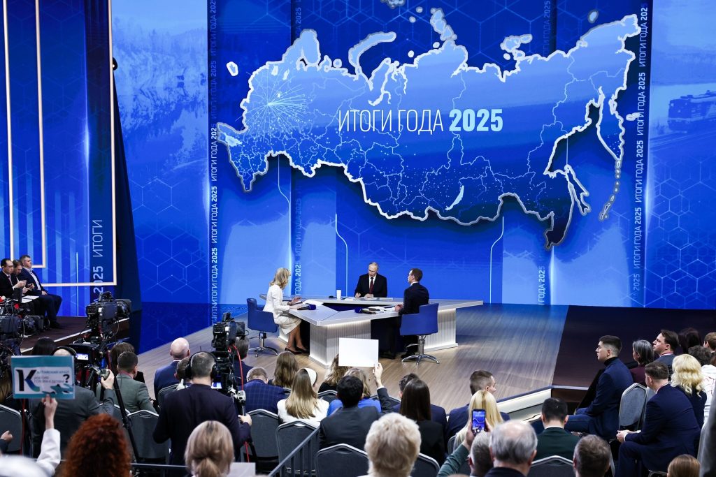 [ad_1] Vladimir Putin, reacționând la o întrebare a jurnalistului de la BBC, a afirmat că Rusia nu pregătește o nouă campanie militară specială și a declarat că viitorul țării nu constă în înăsprirea reprizelor interne