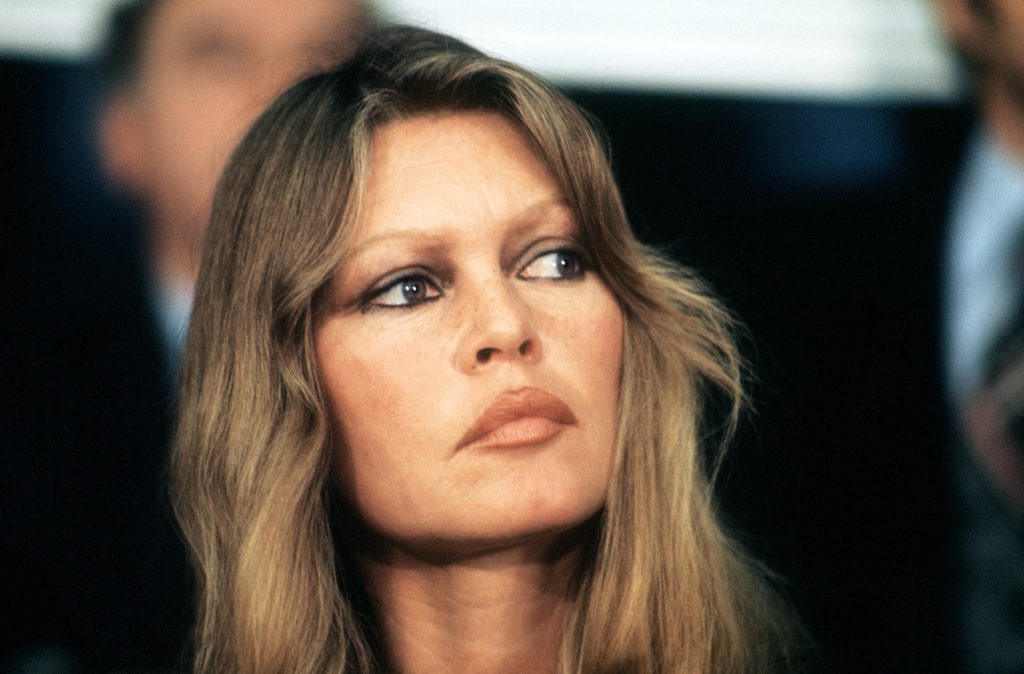 Brigitte Bardot, diva legendara a cinematografiei franceze și fondatoarea unei importante organizații pentru protecția animalelor, va fi onorată cu o ceremonie de înmormântare solemnă miercuri, 7 ianuarie, la biserica Notre-Dame de l’Assomption din Saint-Tropez, orașul din sudul Franței unde și-a petrecut o mare parte din viață