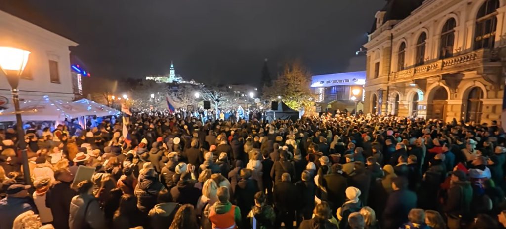 Mondial de proteste în Slovacia împotriva guvernului Fico pentru eliminarea Biroului de protecție a avertizorilor de integritate