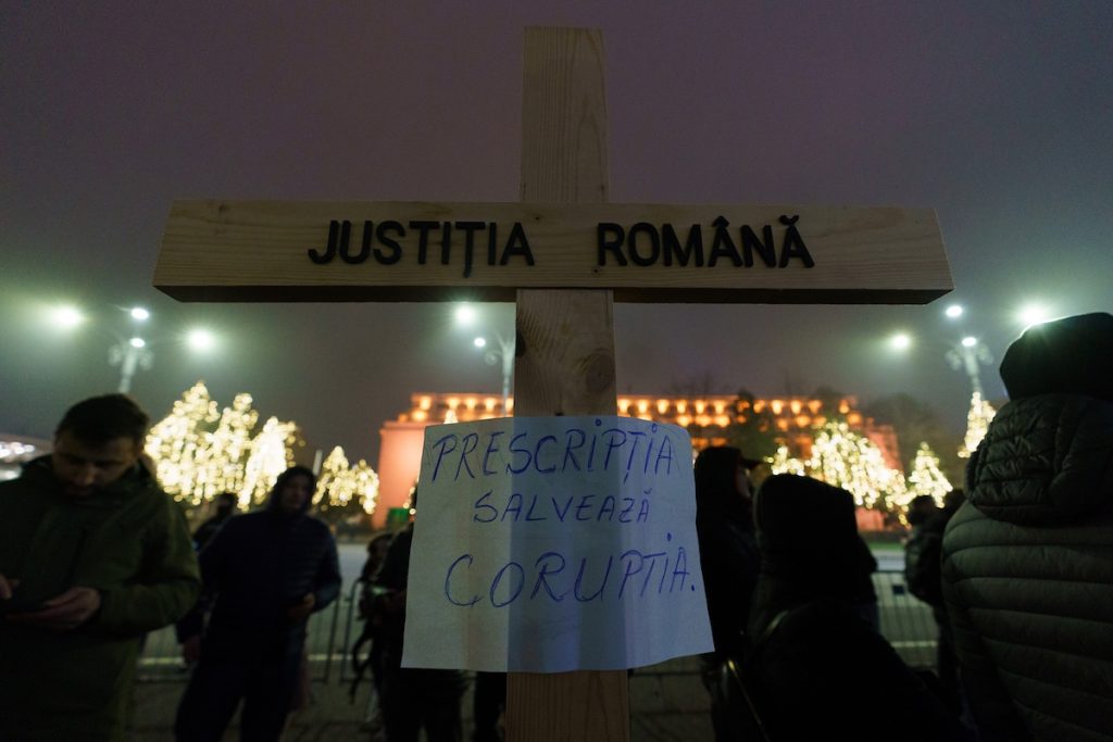 TITLU: Actualizare în direct | Peste 8.000 de participanți la marșul „Împreună pentru Justiție!”, pornind din Piața Universității și îndreptându-se spre Piața Victoriei