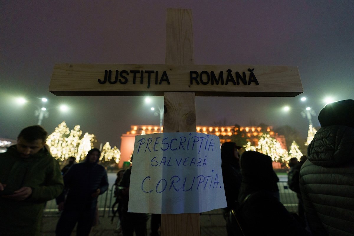 TITLU: Actualizare în direct | Peste 8.000 de participanți la marșul „Împreună pentru Justiție!”, pornind din Piața Universității și îndreptându-se spre Piața Victoriei