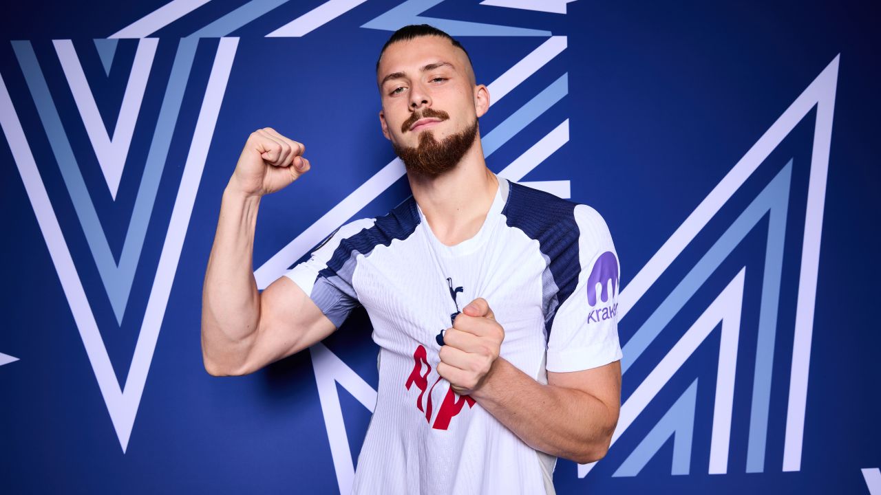 [ad_1] Radu Drăgușin, în vârstă de 23 de ani, este component al echipei Tottenham Hotspur din luna ianuarie 2024