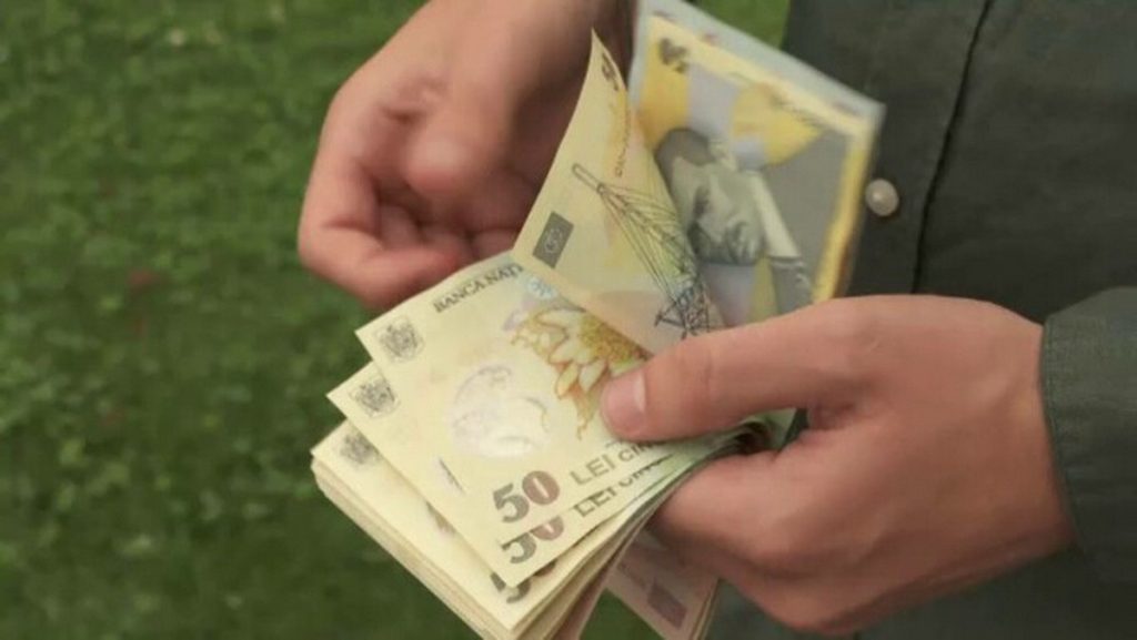 Aproximativ 1,76 milioane de angajați vor avea salariul minim crescut la 4.325 de lei începând din iulie 2026, conform unui proiect al Ministerului Muncii