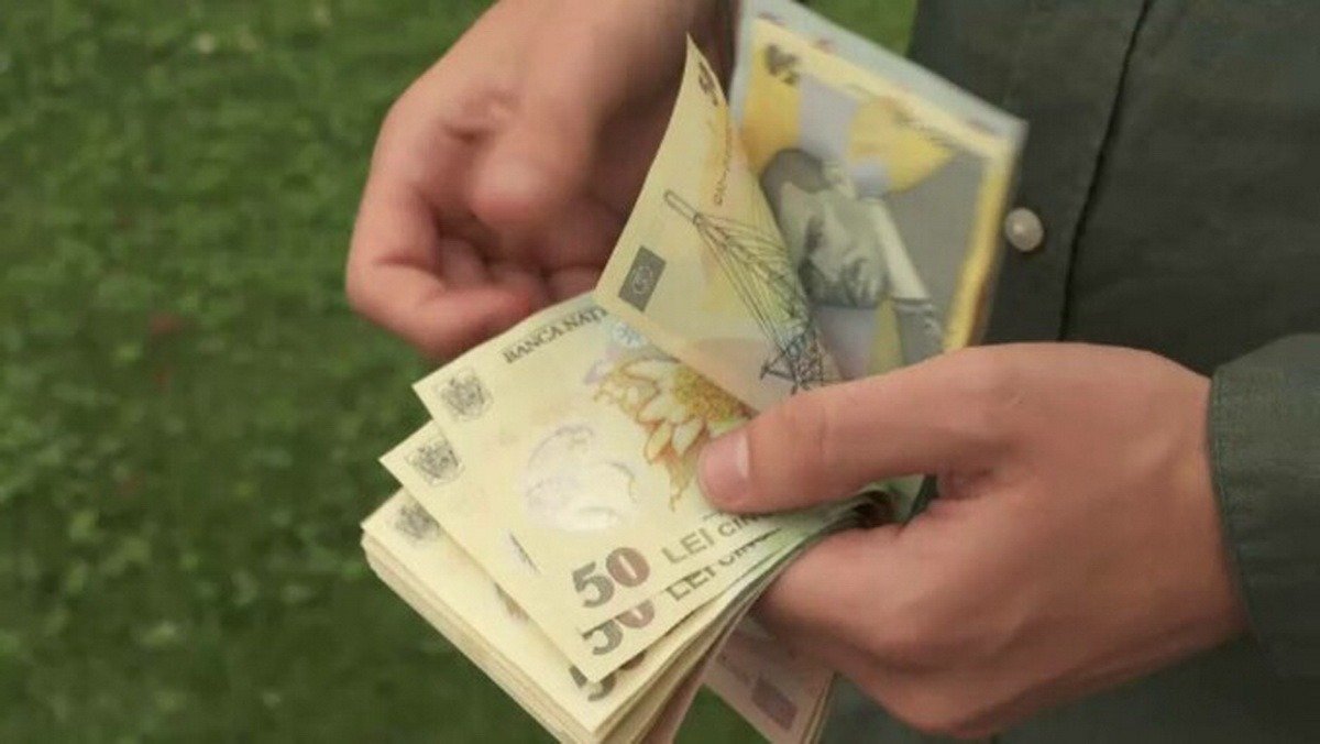 Aproximativ 1,76 milioane de angajați vor avea salariul minim crescut la 4.325 de lei începând din iulie 2026, conform unui proiect al Ministerului Muncii