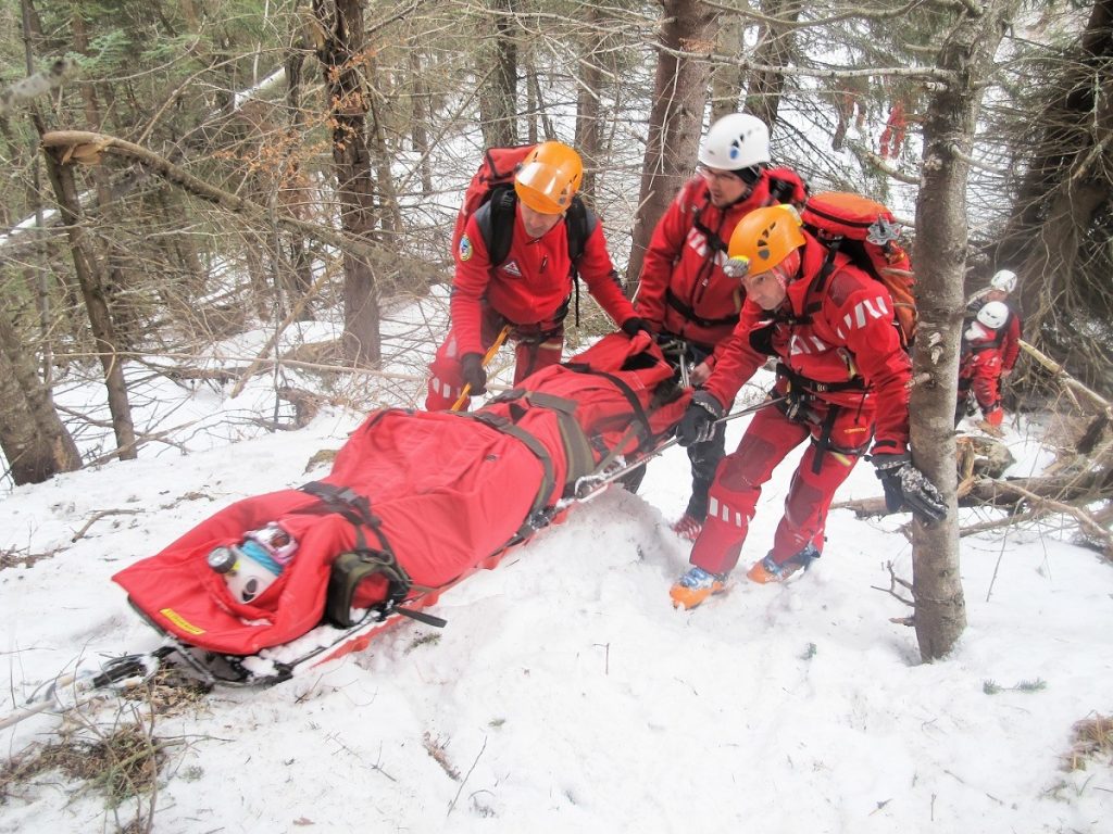 Salvare de urgență pe munte: 28 de persoane au fost aduse în siguranță în ultimele 24 de ore Luni, Dispeceratul Naţional Salvamont a anunțat că în ultimele 24 de ore, echipele de intervenție au reușit să salveze 28 de persoane care s-au aflat în pericol pe albii munți din întreaga țară