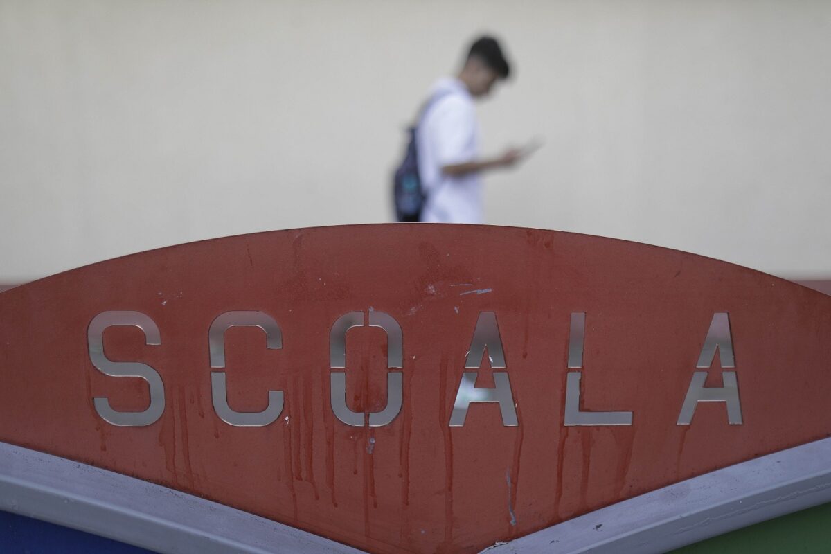 Un proiect de amploare pentru integrarea elevilor romi din Arad: investiție de 3 milioane de lei pentru o șansă egală în educație și socializare Peste 200 de elevi romi din trei licee din județul Arad vor beneficia în următorul an școlar de un program amplu de sprijin, menit să reducă disparitățile sociale și să le ofere o șansă reală de integrare educațională și socială