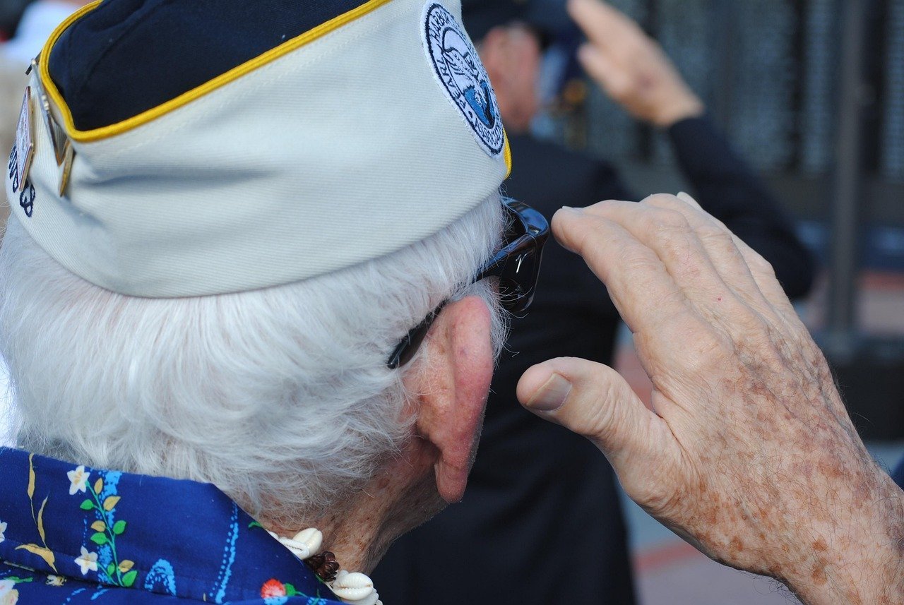 [ad_1] Veteranul Marinei americane Ira „Ike” Schab, care a asistat direct la atacul japonez de la Pearl Harbor în 1941, a decedat la vârsta de 105 ani