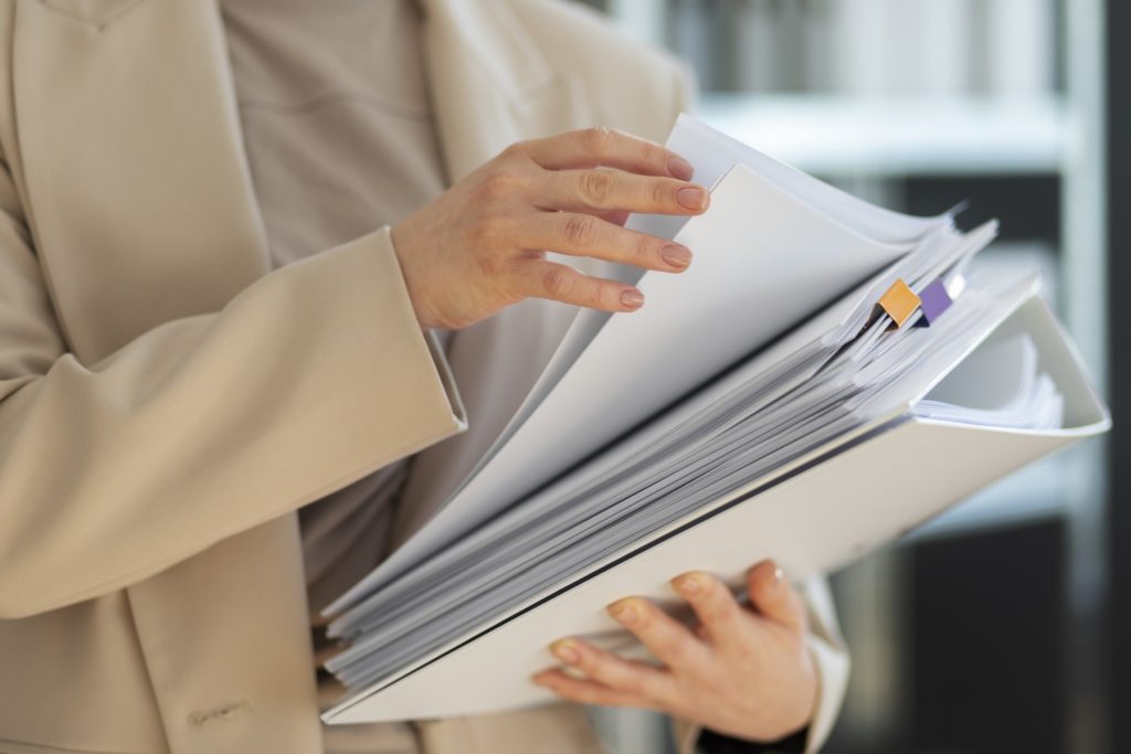 Numirea noilor directori de școli și detașarea conducătorilor Inspectoratelor rămân incertă, fără proceduri definite sau termene precise, după demisia ministrului Daniel David