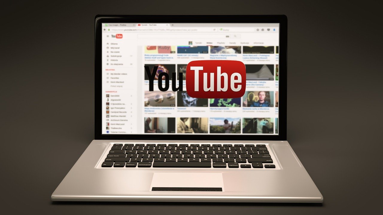 Opt din cincisprezece videoclipuri vizionate de noii utilizatori pe YouTube sunt create cu ajutorul inteligenței artificiale