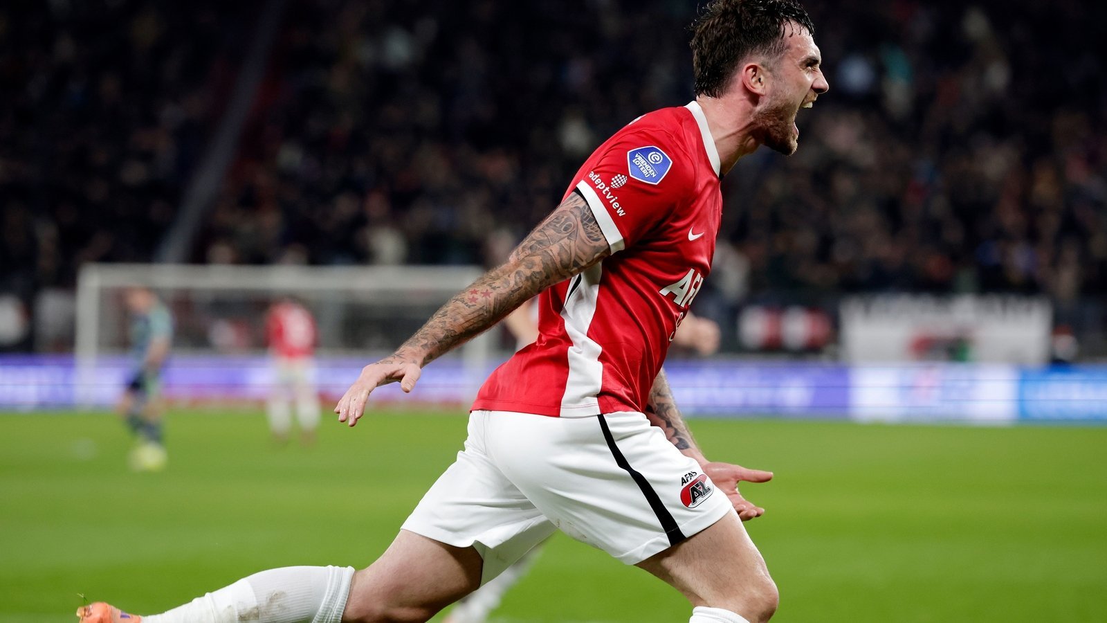 Parott face istorie în KNVB Cup: AZ Alkmaar învinge Ajax cu 6-0 Troy Parrott a oferit o demonstrație de forță pe terenul din Alkmaar, reușind să marcheze un hat-trick în urma unei victorii zdrobitoare a echipei sale, AZ Alkmaar, împotriva marii rivale Ajax, scor 6-0, în runda a 16-a a Cupei KNVB