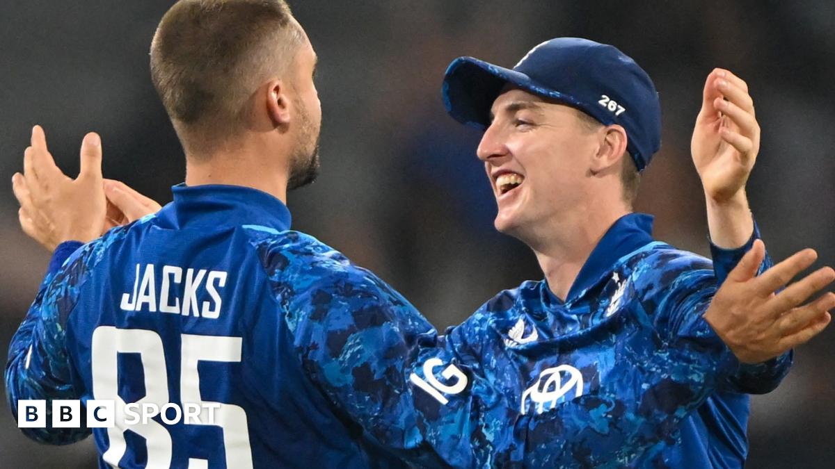 Nissanka strălucește în victoria Sri Lankai: 283 de puncte în fața Angliei Sri Lanka a obținut o victorie convingătoare în meciul de ODI disputat împotriva Angliei, amânând astfel planurile gazdelor de a se afirma în seria internațională