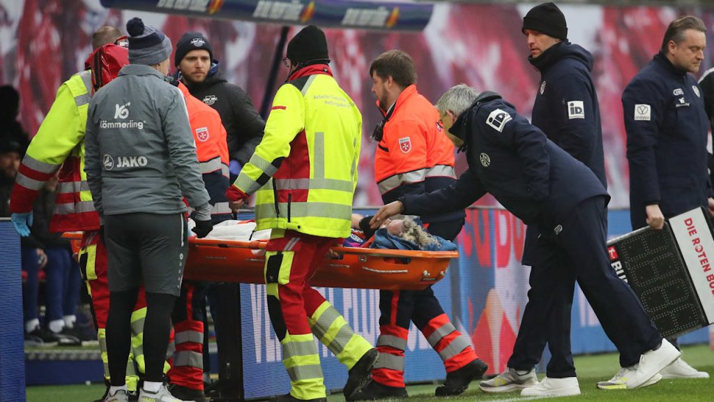 Drama de la Leipzig: Accident terifiant în Bundesliga În cadrul partidei din Bundesliga dintre RB Leipzig și Mainz, desfășurată sâmbătă seara, un incident dramatic a marcat începutul jocului