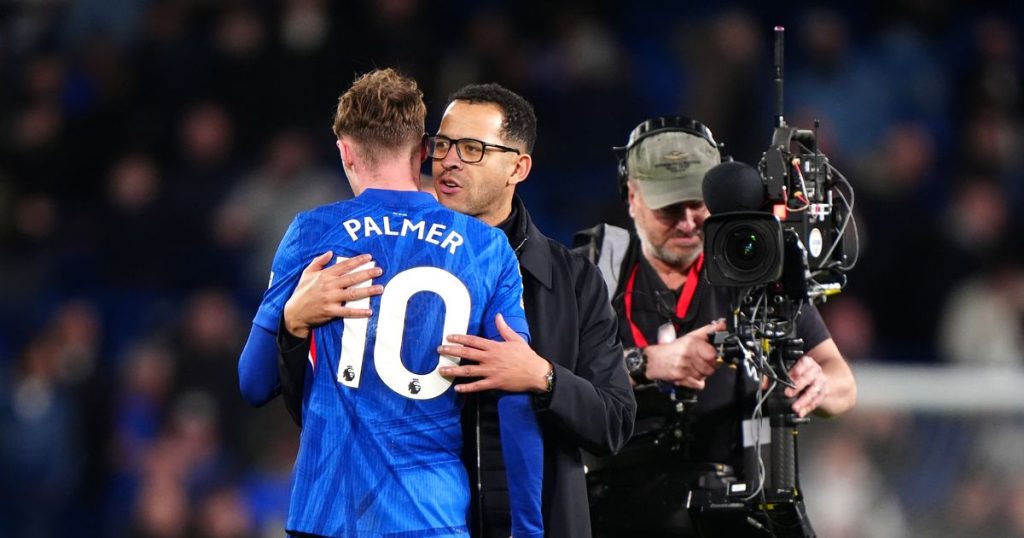 Chelsea începe cu dreptul sub comanda lui Liam Rosenior Liam Rosenior a debutat cu succes în rolul de antrenor principal al echipei Chelsea, conducând-o la o victorie concludentă de 2-0 împotriva lui Brentford, sâmbătă, pe Stamford Bridge