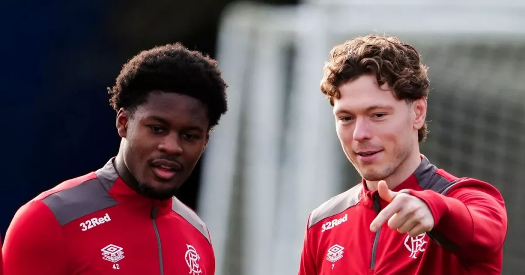 Rangers, pe cale să reducă ecartul în lupta pentru titlu Rangers se pregătește pentru o după-amiază crucială în Scottish Premiership, având ocazia să scurteze distanța față de liderii Hearts și Celtic