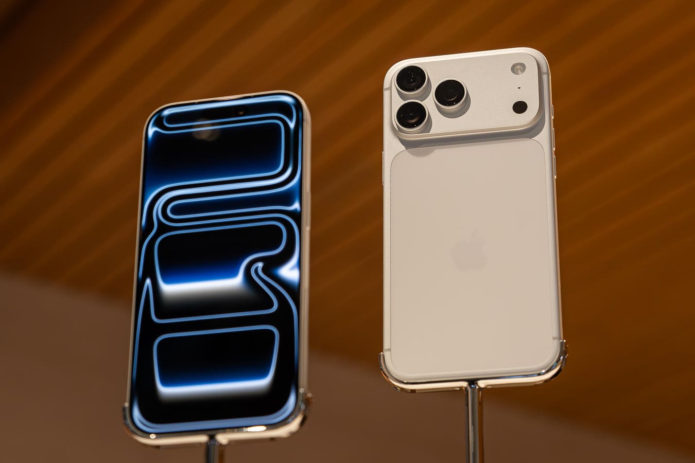 Apple iPhone 18 Pro: Un redesign vizual spectaculos dezvăluit!