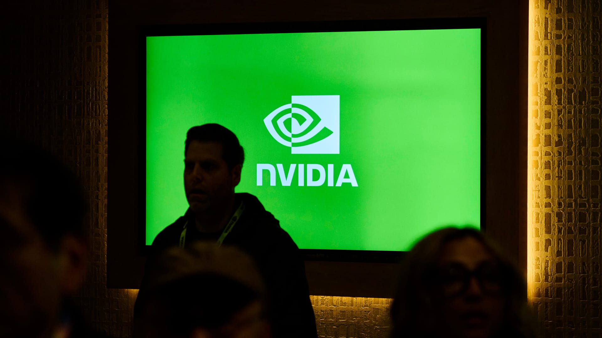 Demisia Persisei Drell de la Nvidia: Un nou capitol pentru ingineria de vârf Persisa Drell, directorul Nvidia și profesor la Universitatea Stanford, a anunțat pe 5 ianuarie 2026 că își va încheia activitatea în boardul de conducere al celebrului producător de cipuri, după mai bine de un deceniu