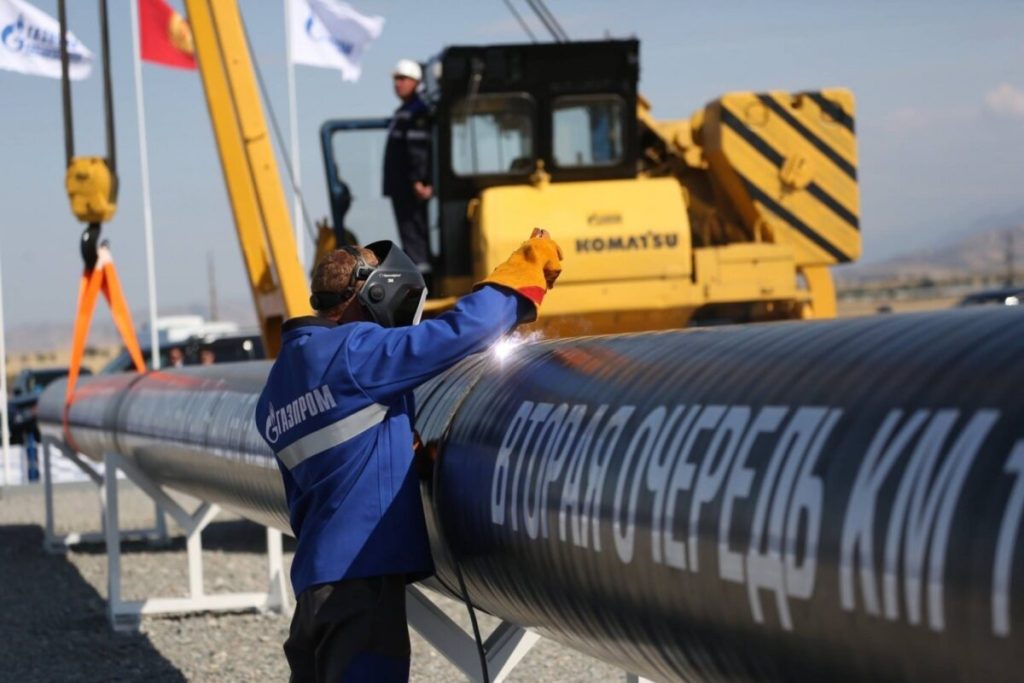 Ungaria și Slovacia pregătesc contestarea deciziei UE de a interzice importurile de gaz rusesc Incertitudinea legată de securitatea energetică devine tot mai acută în Uniunea Europeană, odată cu anunțurile Ungariei și Slovaciei de a contesta la Curtea de Justiție a Uniunii Europene decizia blocului comunitar de a interzice importurile de gaz din Rusia