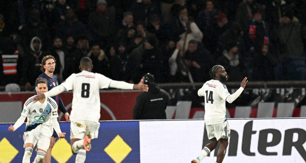 Jonathan Ikoné, eroul Paris FC în Cupa de France Jonathan Ikoné a realizat o prestație strălucitoare în Cupa de France, marcând un gol decisiv împotriva clubului său de formare, Paris Saint-Germain (PSG)