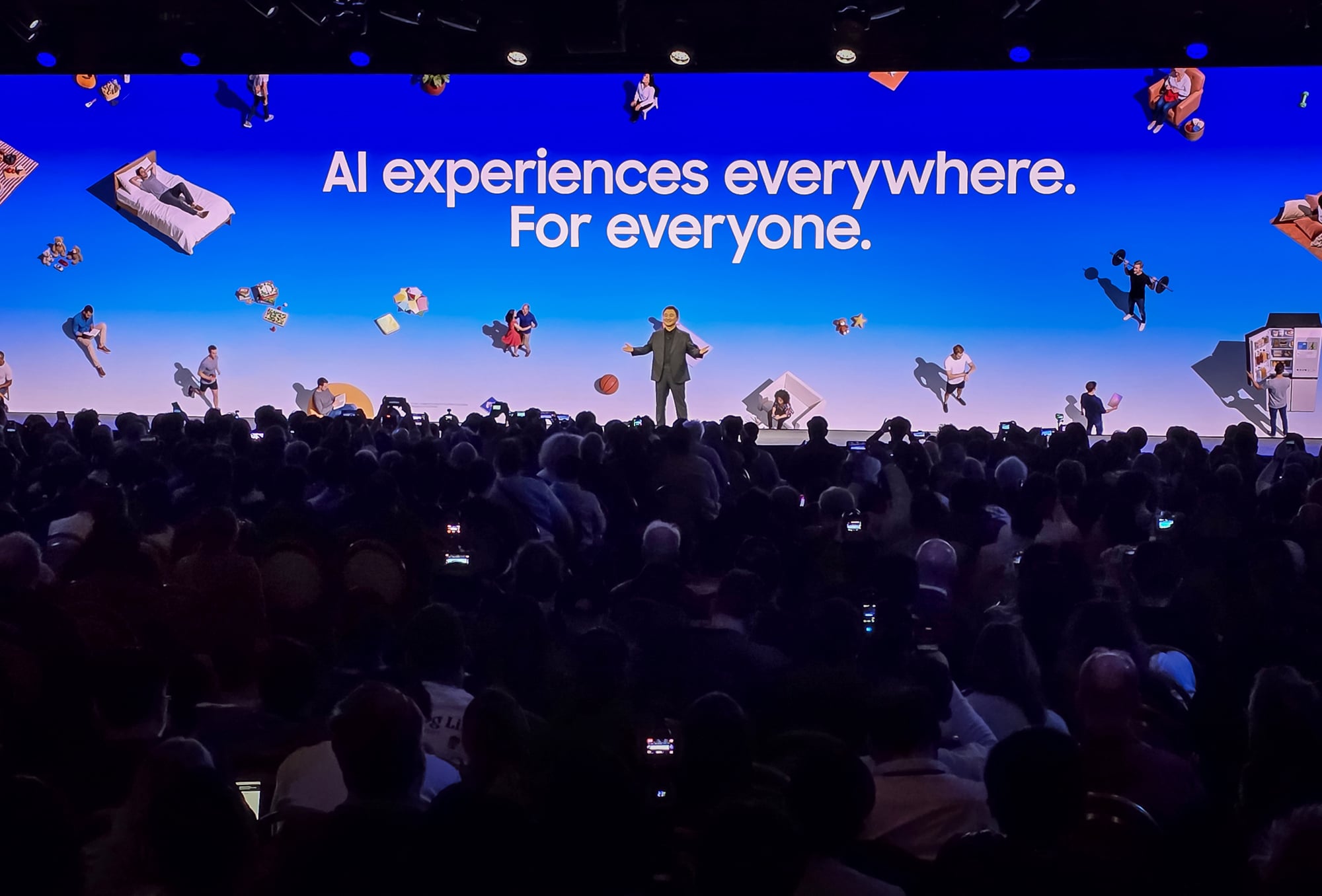 Samsung a surprins la CES 2026 printr-o prezentare care pune accent pe o viziune ambițioasă: inteligența artificială nu mai este doar o funcție izolată a tehnologiei moderne, ci devine pilonul central al unui ecosistem conectat, menit să integreze toate dispozitivele din casă și din viața de zi cu zi