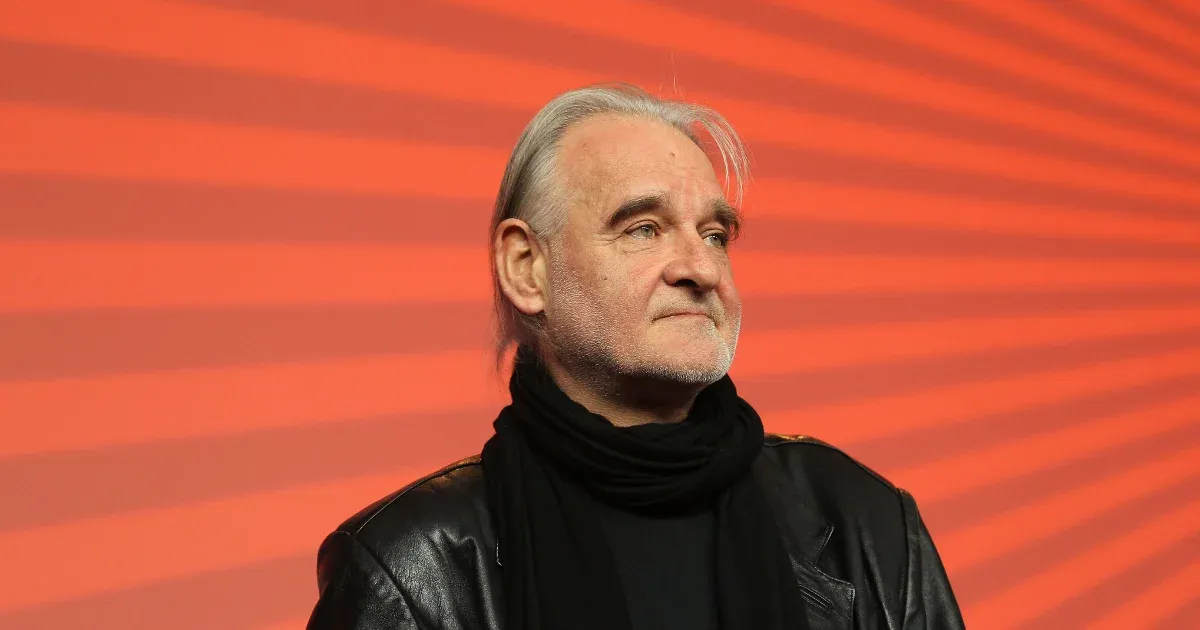 A murit Tarr Béla, titanul cinematografiei maghiare Marele regizor maghiar Tarr Béla a decedat în dimineața zilei de astăzi, la vârsta de 70 de ani, după o lungă și grea suferință