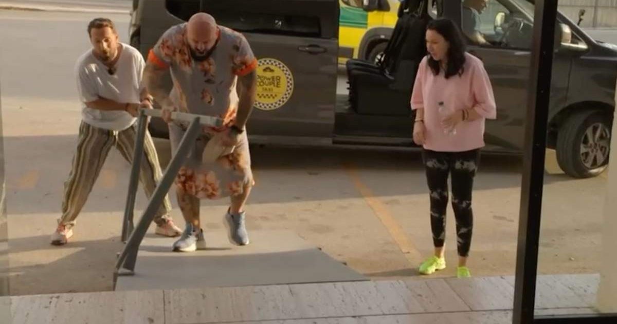 Cătălin Zmărăndescu, scandal în spital: plimbare cu balustrada la „Power Couple”