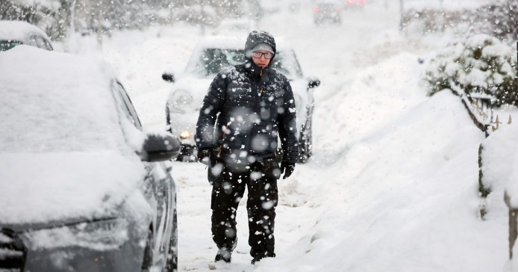Cicloni și precipitații în Scoția, alertă de vreme severă în vigoare Scoția se confruntă cu o perioadă extinsă de vreme umedă, pe fondul unor avertizări meteorologice emise de Met Office