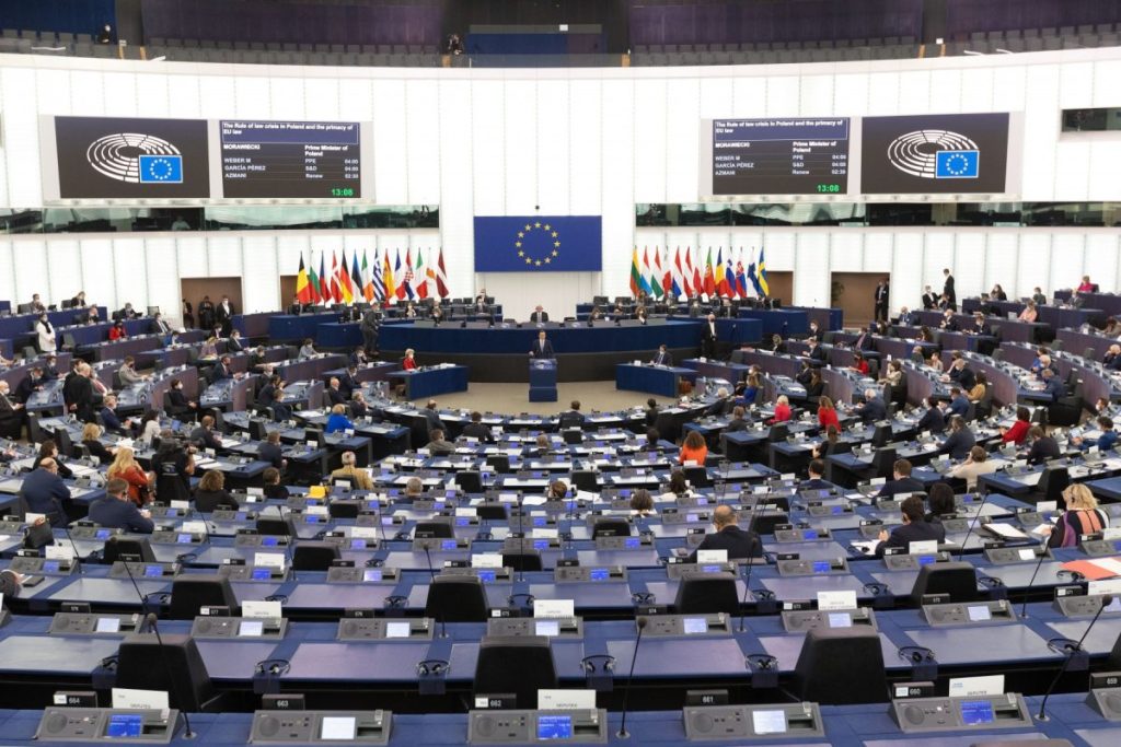 Parlamentarii europeni pot decide în curând soarta celui mai mare accord comercial semnat vreodată de Uniunea Europeană, un pact menit să înființeze cea mai vastă zonă de liber schimb din lume