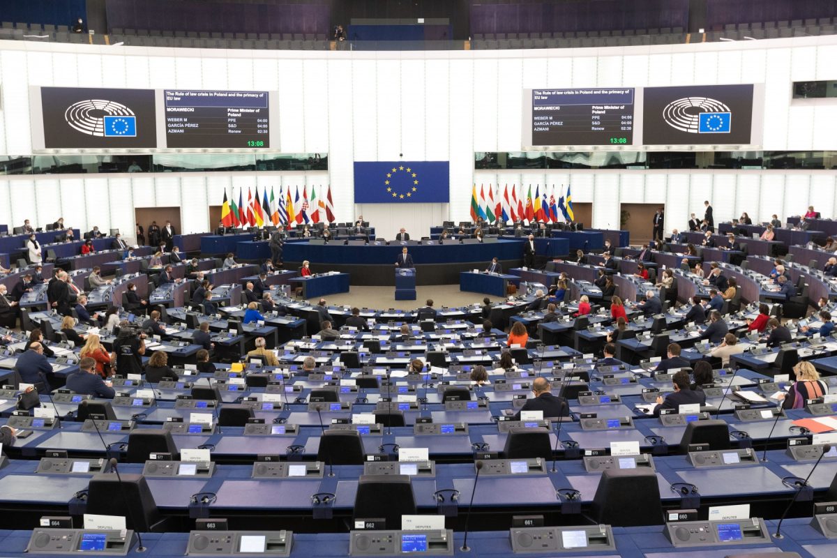 Parlamentarii europeni pot decide în curând soarta celui mai mare accord comercial semnat vreodată de Uniunea Europeană, un pact menit să înființeze cea mai vastă zonă de liber schimb din lume